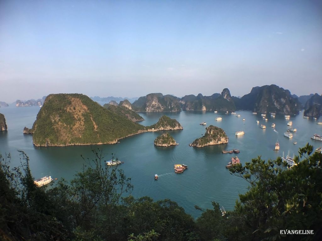 TI TOP山頂俯瞰下龍灣